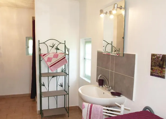 Σπίτι διακοπών Awesome In St Julien De Peyrolas Saint-Julien-de-Peyrolas
